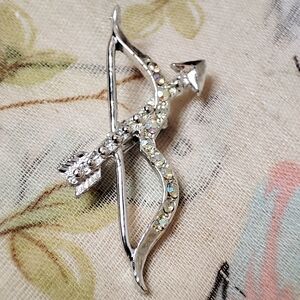 Cupid’s Arrow & Arrow Aurora Borealis Valentine’s Day Jewelry Brooch Silver Tone